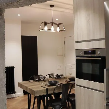 Atico Industrial Centrico, Reformado, Air-acond, Netflix, Wifi Apartment