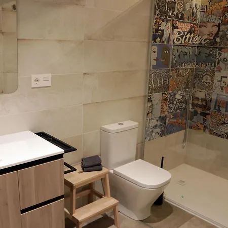 Atico Industrial Centrico, Reformado, Air-acond, Netflix, Wifi Apartment